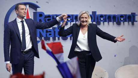 Selenskij marschierte auf den Champs-Élysées und Le Pen schwieg