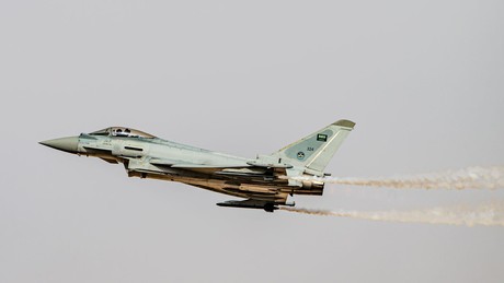 Von Saudi-Arabien angeführte Koalition bombardiert jemenitischen Hafen