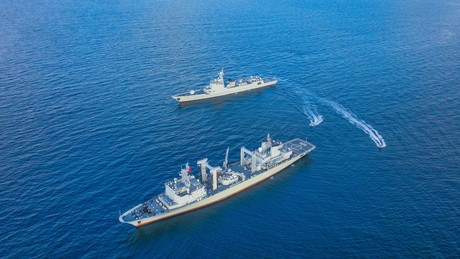Somalische Piraten entführen Tanker mit acht Deutschen im Golf von Aden