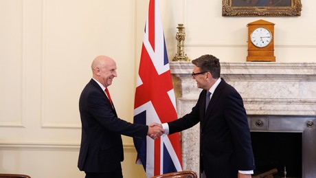 Großbritannien: Premier will Obdachlosigkeit beenden, indem er Militarismus und Krieg anheizt