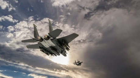 Kriegsvorbereitung: Türkei entsendet Kampfjets an Russlands Westgrenze