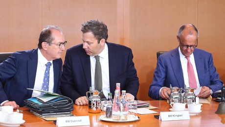 Umfrage: Staat versagt bei den wichtigsten Aufgaben