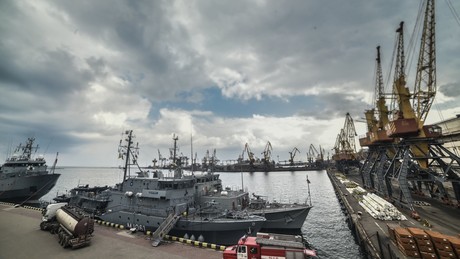 Liveticker Ukraine-Krieg: Russische Arme greift mehrere Häfen und Frachtschiffe des Gegners an