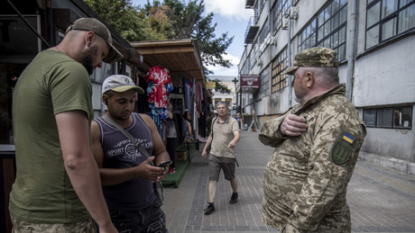 Liveticker Ukraine-Krieg – Medien: Militärkommissare verschleppen Bauarbeiter in Odessa