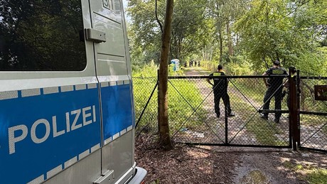 Berlin: CSD-Amokfahrer unter Polizeischutz beerdigt – Ermittler präsentieren zweites Handy