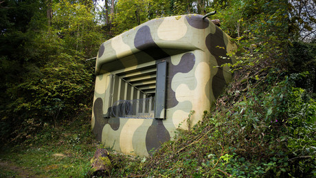 Schweizer Armee rüstet Logistik um: Alte Bunker statt zentrale Lager