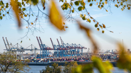 Export steigt, Produktion sinkt – Wirtschaft weiter in schwierigem Fahrwasser