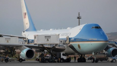 Nach "Morddrohung" Irans – Trump gelangte in Ankara über "Catering-Container" in Ersatzmaschine