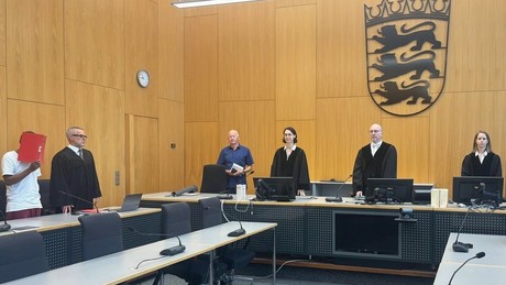 Dauerhaft Psychiatrie und Gefängnis – Urteile nach Messerattacken mit Toten und Verletzten