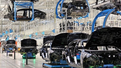 Niedrigster Stand beim Personal seit 2005 – Massiver Jobabbau in der Automobilindustrie
