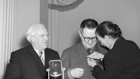 t-online missbraucht vor 70 Jahren verstorbenen Brecht als Scharfmacher gegen Russland