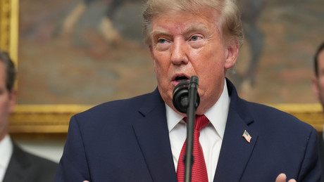 Teheran gibt sich unbeeindruckt: Trump verkündet Wirtschaftskrieg gegen Iran