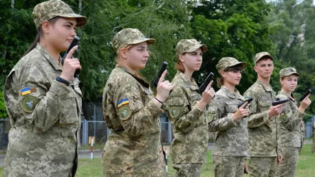 Letzte Bastion der Loyalität – was passiert, wenn Kiew massenweise Frauen zum Kriegsdienst einzieht?