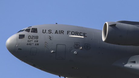 US-Militärflugzeug landet in Moskau: Was steckt hinter dem stillen Besuch?