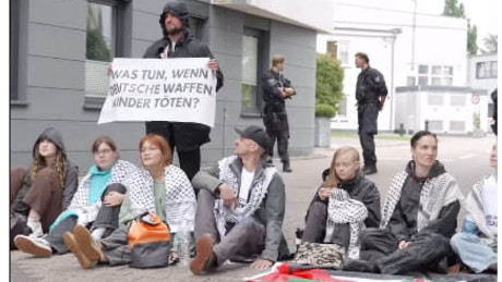 Proteste gegen Kooperation mit Israel: Friedensaktivisten blockieren BRD-Rüstungsfirmen