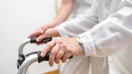 "Alarmstufe Rot": Pflegeversicherung vor dem finanziellen Abgrund