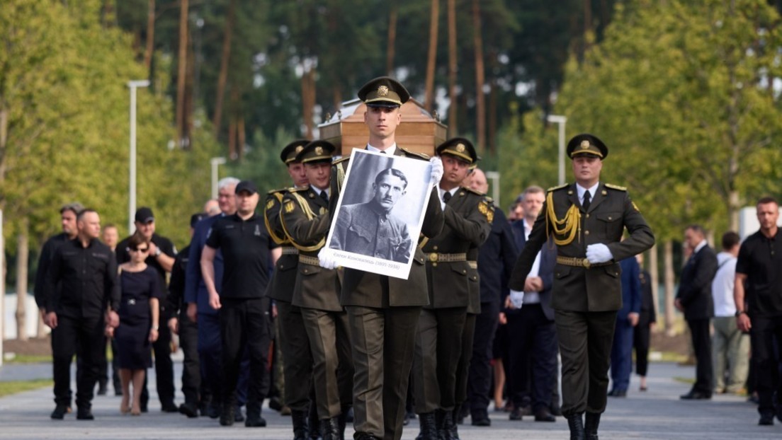 Bundesregierung hat kein Problem, wenn die Ukraine Terroristen ehrt