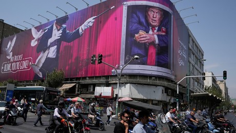 Iran baut Militärkapazitäten in Hormus wieder auf: Trump erwägt neue Schläge