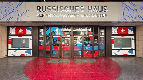 Berliner BSW-Protest zur Regierungsattacke gegen das Russische Haus