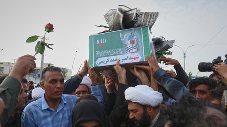 IRGC kündigt Vergeltung für Angriff auf Hochzeit an – Iran warnt Israel vor Libanon-Offensive