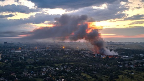 Liveticker Ukraine-Krieg: Russland meldet Angriffe auf gegnerische Logistikzentren und Schiffe