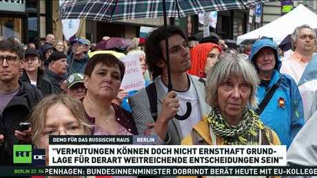 Demonstration gegen Schließung des Russischen Hauses in Berlin