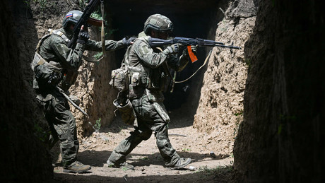 Liveticker Ukraine-Krieg: Rund 1.700 ukrainische Kämpfer im Gebiet Charkow eingekesselt