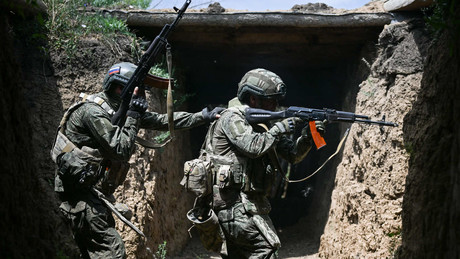 Liveticker Ukraine-Krieg: Rund 1.700 ukrainische Kämpfer im Gebiet Charkow eingekesselt