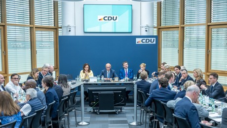 Liveticker zur Wahl in Sachsen-Anhalt: CDU-Ministerpräsident Wüst fordert Prüfung eines AfD-Verbots