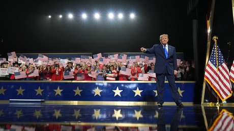 "Trump-Dividende": US-Präsident lockt Wähler vor Kongresswahlen mit 5000 Dollar