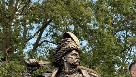 Identitäre stellen Sobieski-Büste in Wien auf
