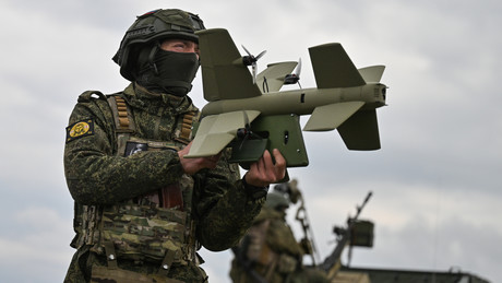Russische Entwickler präsentieren Fangnetz für feindliche FPV-Drohnen (VIDEO)