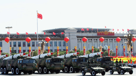 Reste einer chinesischen Mittelstreckenrakete im jemenitischen Wüstensand schüren Spekulationen