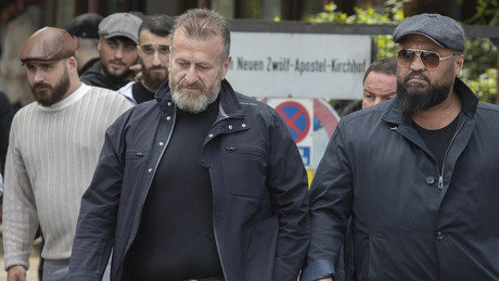Waffenhandel, Remmo und Berliner Intrigen