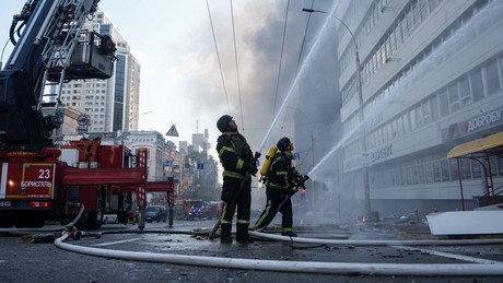 Liveticker Ukraine-Krieg: Heftige Explosionen erschüttern Kiew