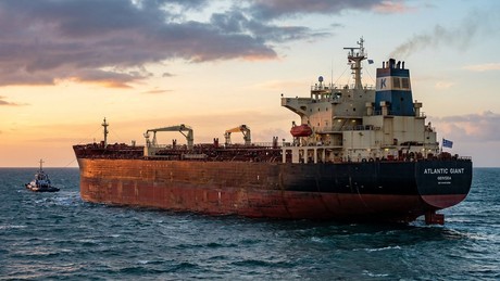 Alte Tanker überteuert: Auf dem Seeverkehrsmarkt tritt einzigartige Anomalie auf