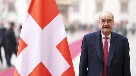 Schweizer Bundespräsident Guy Parmelin gibt Rücktritt bekannt