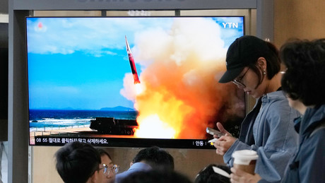 DVRK feuert Mittelstreckenraketen ins Japanische Meer ab