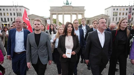 Nach Magdeburg: "Tag der Wut" – Pistorius-Protestmarsch samt Deutschlandhymne