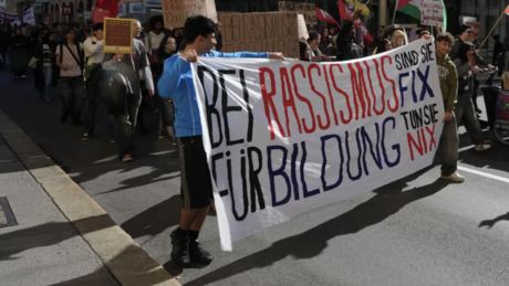 Kopftuch, marode Schulen, fehlende Lehrer: Österreichs Jugend protestiert