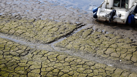 Wasserstoff-Tanker auf dem Rhein festgefahren