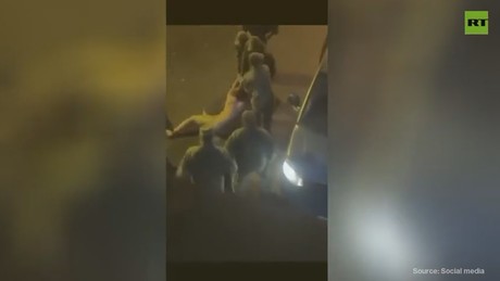 Ukrainisches Rekrutierungskommando entführt nackten Mann (VIDEO)