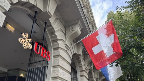 UBS liebäugelt mit Abschied aus der Schweiz