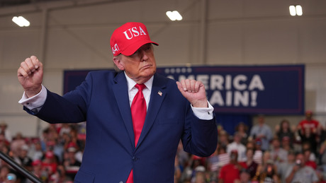 Liveticker Ukraine-Krieg: Trump legt geplante Zölle gegen Russland auf Eis