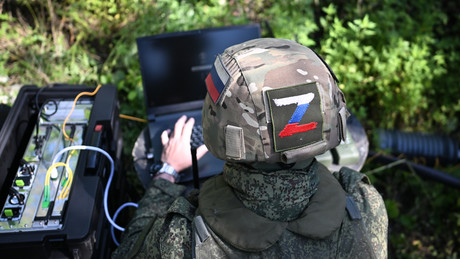 Liveticker Ukraine-Krieg: Russische Truppen zerstören sechs gegnerische Starlink-Stationen