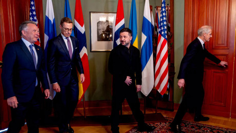 Liveticker Ukraine-Krieg: Selenskij verhandelt in Oslo mit US-Delegation