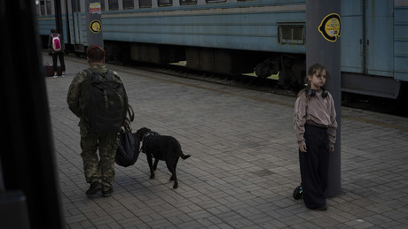 Liveticker Ukraine-Krieg: Kiew ordnet Zwangsevakuierung von Donbass-Gemeinden an