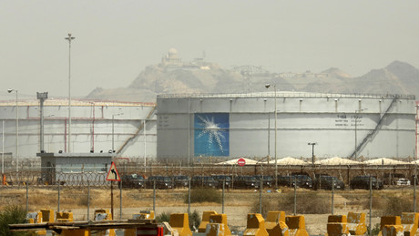 Mehrere Öltanker in Straße von Hormus angegriffen – Saudi Aramco evakuiert Zentrale
