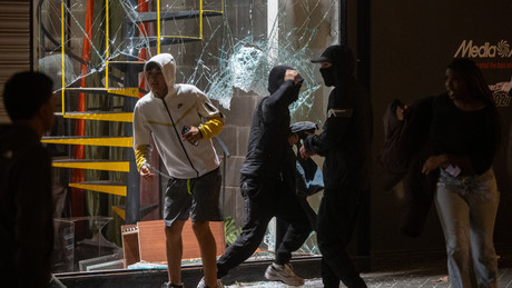 Plünderungen und Brände in Barcelona: Gewalt eskaliert im Stadtzentrum