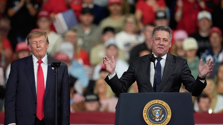 Wahlgeschenk für Trump: US-Präsident verkündet Milliarden-Deal mit deutschem Autobauer Audi